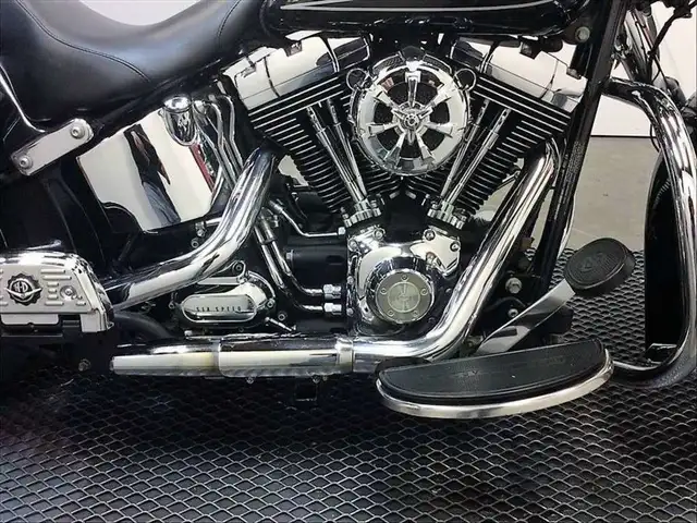 2011 Harley-Davidson FLSTC Heritage Softail Classic in Street, Cruisers & Choppers in City of Toronto - Image 3