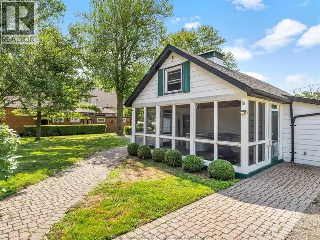 13050 RIVERSIDE DRIVE East Tecumseh, Ontario in Houses for Sale in Windsor Region - Image 3