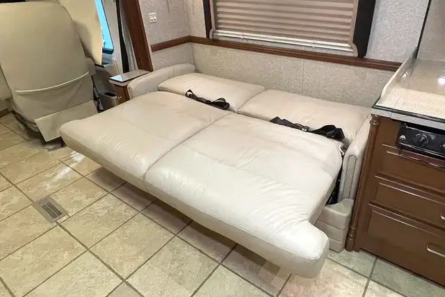 2007 Newmar Dutch Star 4023 – Pre-Owned Class A Motorhome.  in RVs & Motorhomes in Red Deer - Image 27