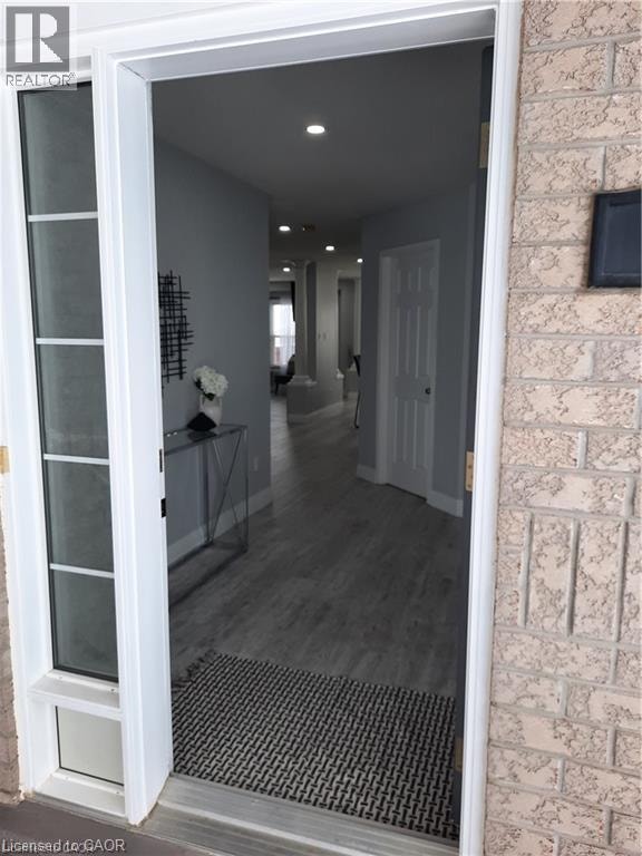 500 SNOWDROP Court Unit# Upper Kitchener, Ontario 3