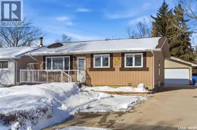 Looking for a great home in a friendly neighbourhood? This fantastic 3 bedroom 2 bath home backing a...