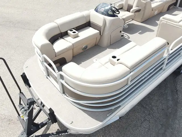 2019 Sun Tracker Party Barge 22 DLX -used pontoon boat in Powerboats & Motorboats in Prince Albert - Image 10