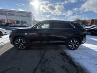 Welcome to Country Hills Volkswagen 2025 Volkswagen Atlas Cross Sport Execline Our team of knowledge... (image 3)