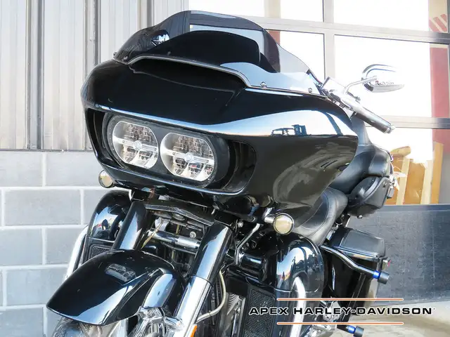 2015 Harley-Davidson FLTRUSE - CVO Road Glide Ultra in Sport Touring in Cambridge - Image 9