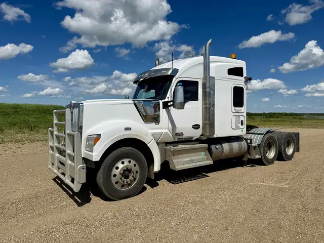 2021 KENWORTH W990 in Heavy Trucks in Saskatoon - Image 2