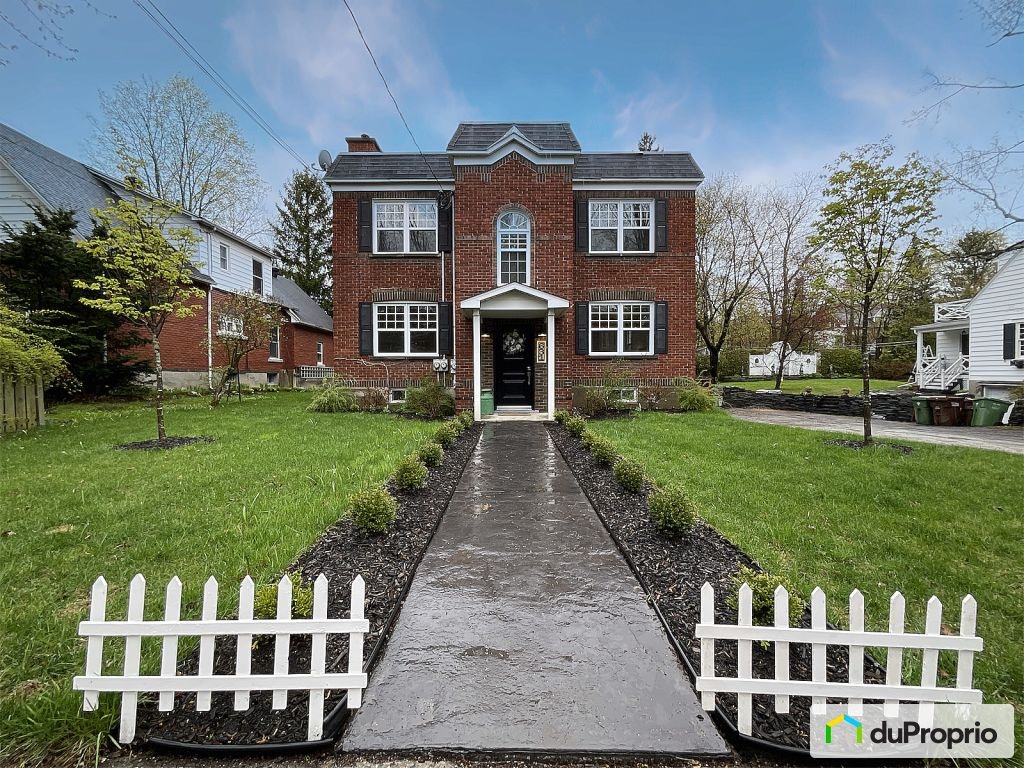 $750,000 - Triplex for sale in Sherbrooke (Jacques-Cartier) — photo 1