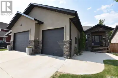 Welcome home to 210 Coventry Crescent atop the hill in Nipawin's newest subdivision! This quality 5-...