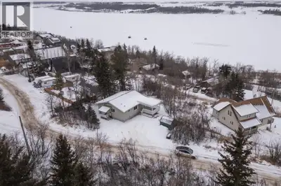Escape to the peaceful lakeside community of Tillicum Beach. Situated on a 1/4 acre hillside lot wit...