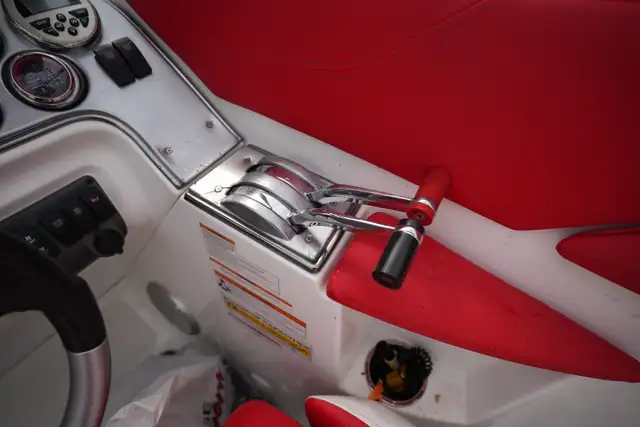 2009 SEA DOO WAKE 230 in Powerboats & Motorboats in Red Deer - Image 10