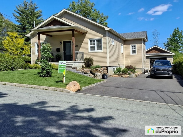 $654,900 - Bungalow for sale in Magog — photo 1