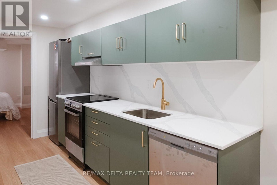 BASEMENT APARTMENT - 7 CRAVEN ROAD Toronto (Greenwood-Coxwell), 4