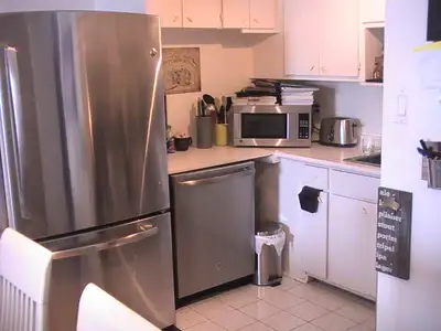 À louer pour novembre/décembre/janvier 2025, Vieux-Longueuil. Beau logement 4 1/2 situé dans un imme...