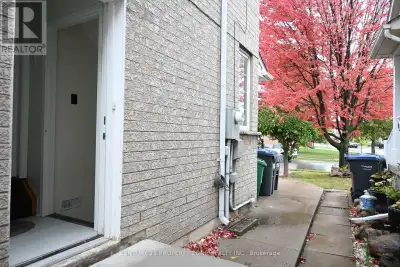 ***Brand New Legal Basement*** Welcome to 6 Binder Twine Trail! This brand new legal basement with 1...