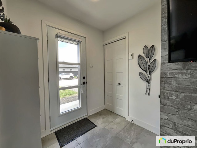 $425,000 - Bungalow for sale in St-Felix-De-Valois — photo 2