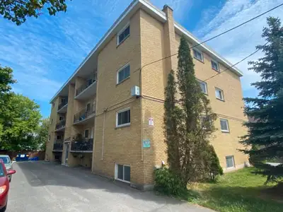 2 bed lower level apartment - 2- 677 Victoria St