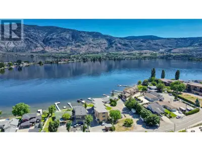 LAKEFRONT LIFESTYLE!!! BOAT SLIP and BOAT LIFT!!! Gorgeous TOWNHOUSE in CASA AZZURO, an exclusive 4...