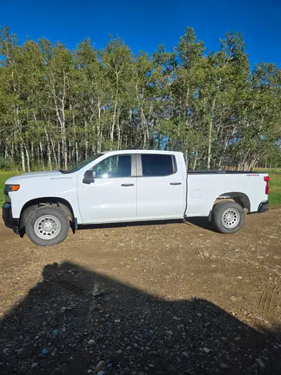2022 Chevy silverado 1500 crew cab work truck 4x4, 5.3L V8, maintenance done at 100000km, great cond...