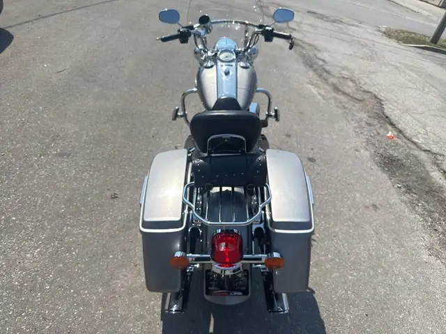 2017 Harley-Davidson Road King ~ VANCE & HINES ~ CANADIAN ~ 107C in Sport Touring in City of Toronto - Image 21