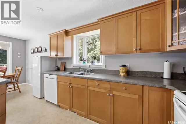 28 Rosedale AVENUE Katepwa Beach, Saskatchewan in Houses for Sale in Regina - Image 16
