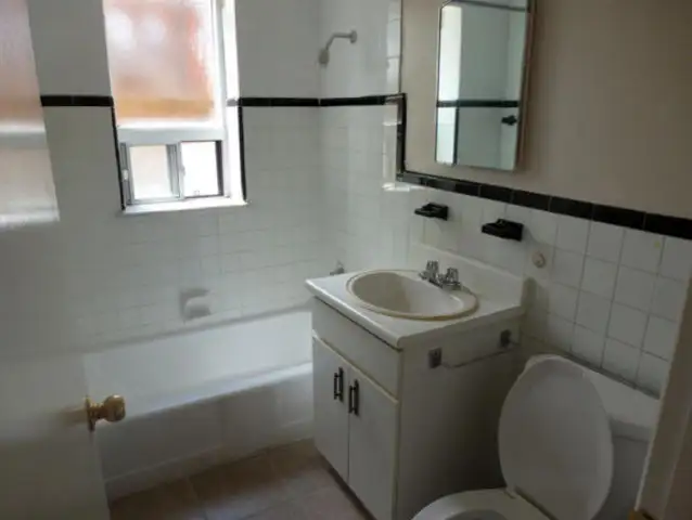 1 BEDROOM AVAILABLE CLOSE TO DOWNTOWN HAMILTON! in Long Term Rentals in Hamilton - Image 9