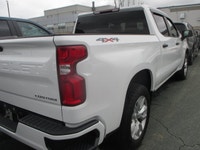 Built to handle hard work and daily driving with equal ease, this 2020 Chevrolet Silverado 1500 Cust... (image 3)