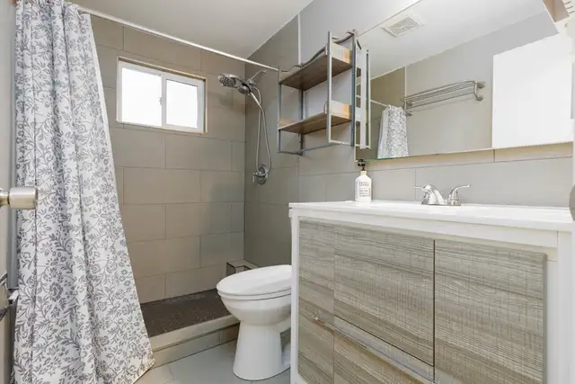 Beautiful 3 Bed, 3 Bath Detached on Home on Chaucer Cres. in Long Term Rentals in Barrie - Image 17