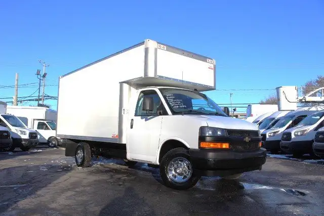 2024 Chevrolet Express 3500 CUBE 14 PIEDS + DECK 6.6 L / 39.000  in Cars & Trucks in Laval / North Shore - Image 5