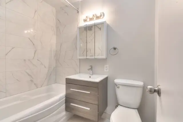 3 1/2 Grand and Luxurious Waterfront in Lasalle 1395$62863759581314123
