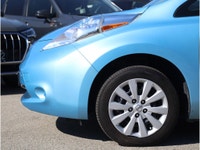 2015 NISSAN LEAF S - NO ACCIDENTS - BACKUP CAMERA - HEATED FRONT SEATS AND STEERING WHEEL - PUSH BUT... (image 5)