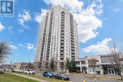 Sunny Condo Suite In a Luxury Building In One Of The Most Desirable Thornhill Locations! Bright & Sp...