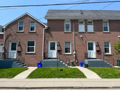 Student townhome available, 15 mins from campus- 510 Albert St