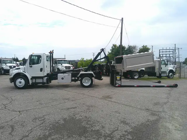 2017 Freightliner M2 in Heavy Trucks in Hamilton - Image 9