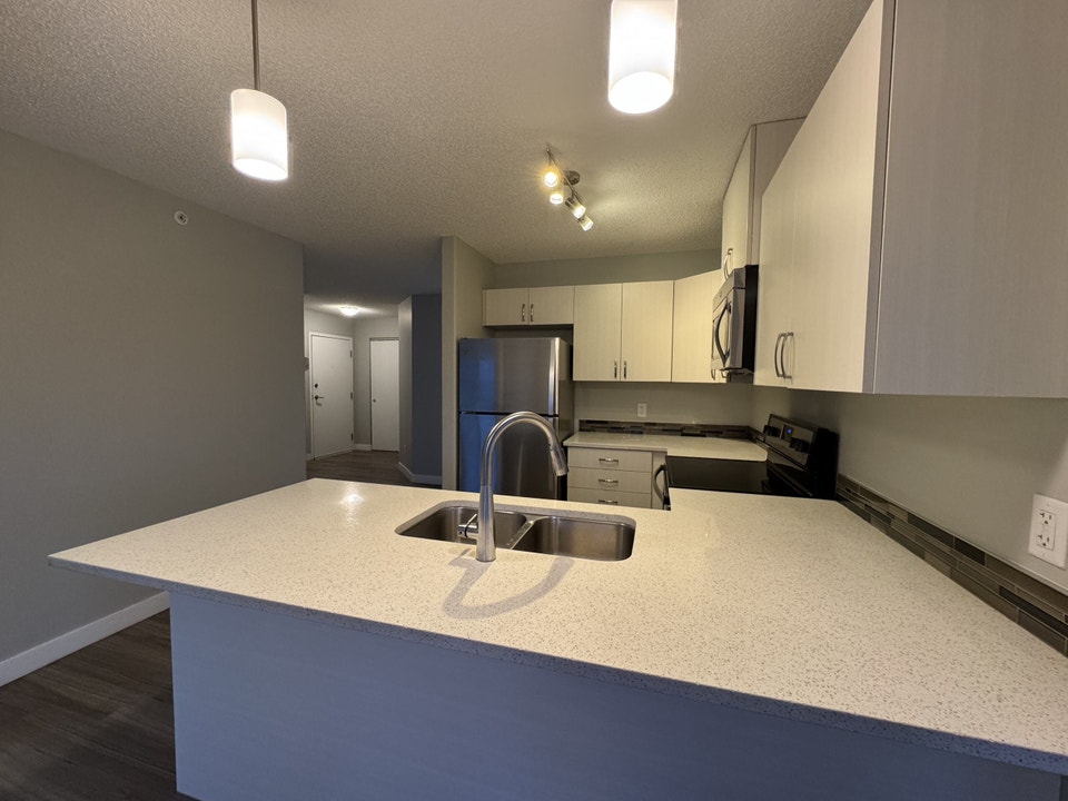 3 Bedroom 2 Bath - HEAT INCLUDED + Exclusive Senior Promo! 5
