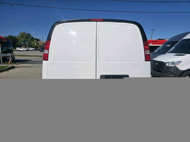 2022 Chevrolet Express Cargo Van 2500 in Cars & Trucks in City of Toronto - Image 3