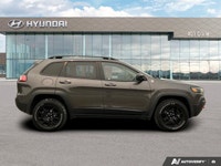 *Leather Seats, Cooled Seats, Navigation, 17-in Black Aluminum Wheels!* This Jeep Cherokee delivers... (image 5)
