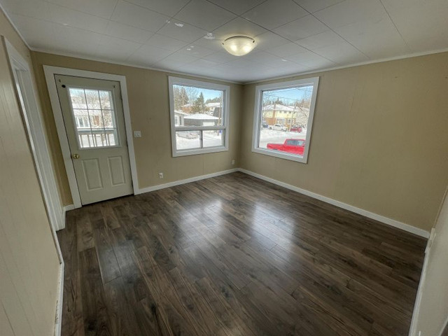 Discover your dream home in this expansive 3-bedroom apartment - in Long Term Rentals in Timmins - Image 4