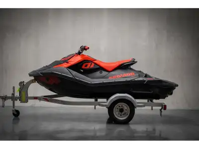 YDV57831B121 Spark Trixx avec seulement 68 heures d’utilisation, en état pratiquement neuf. Ce modèl...