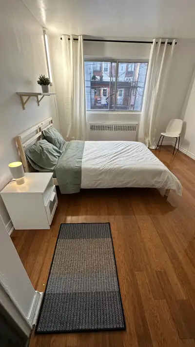 LIBRE/VACANT Idéalement situé, cet appartement 1 1/2. Parfait pour une personne seule ou un étudiant...