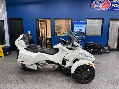 CAN AM SPYDER RT 2014 Livraison partout au Québec et au Nouveau Brunswick. Plusieurs options de gara...