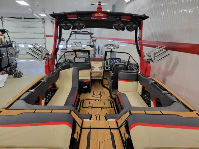 2023 Supra SE CONSIGNATION PAS DE TAXES in Powerboats & Motorboats in Granby - Image 5