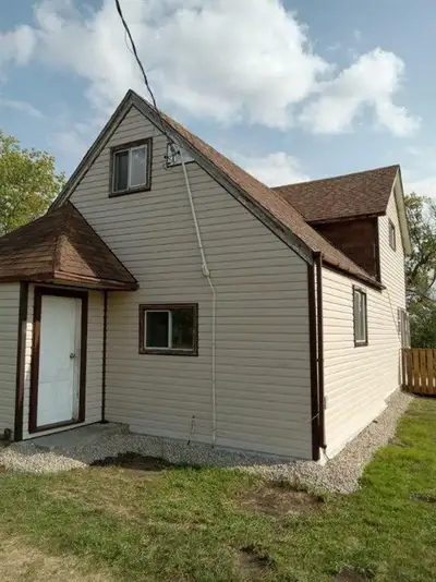R33//Oak Lake/Newly Renovated bottom to Top Farm house for rent. 2 beds and 2 full washrooms. one wa...