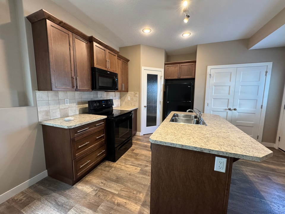 ⭐ONE MONTH FREE⭐Pet Friendly 2 Bed Lower Suite in Sylvan Lake 2