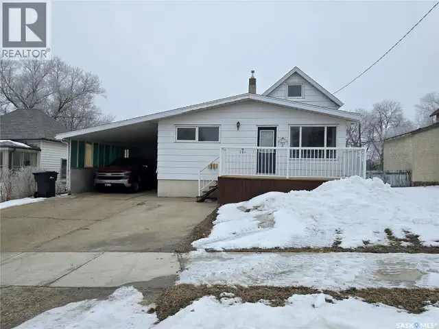 223 MERGENS STREET Weyburn, Saskatchewan in Houses for Sale in Regina - Image 2