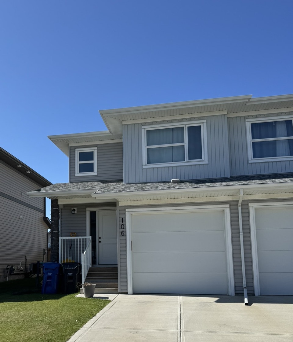 ⭐ONE MONTH FREE⭐ Duplex in Blackfalds with GARAGE and PET FRIEND 1