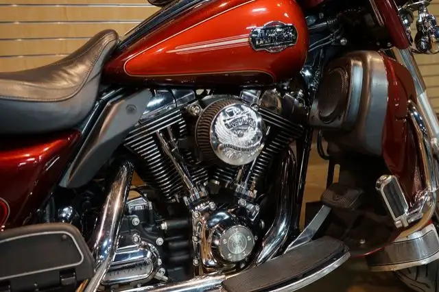 2008 Harley-Davidson Electra Glide Ultra Classic in Sport Touring in Lethbridge - Image 11