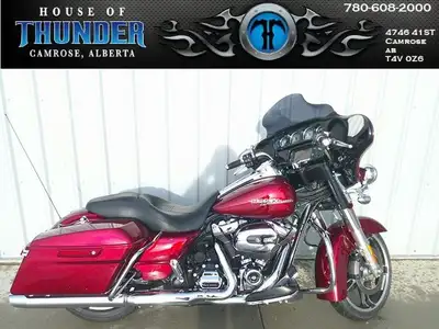 Turn heads and own the road with this 2017 Harley-Davidson Street Glide Special, the quintessential...