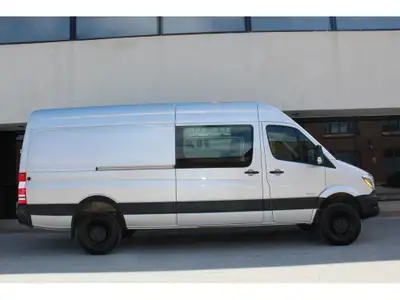4X4 - RARE FIND SPRINTER 170 FULL SIZE 5 PASSENGERS CREW VAN WITH 4X4!!! 2015 MERCEDES SPRINTER 2500...