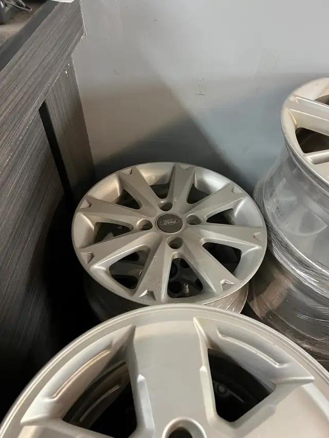 4 mags 15 pouces ford a vendre in Tires & Rims in Laval / North Shore - Image 2