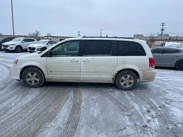 2012 Dodge Grand Caravan SXT Wagon in Cars & Trucks in Winnipeg - Image 9