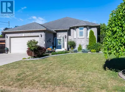 Rare Opportunity in desirable, quiet Sugarloaf neighborhood. Space, Location, & Income Potential. Th...